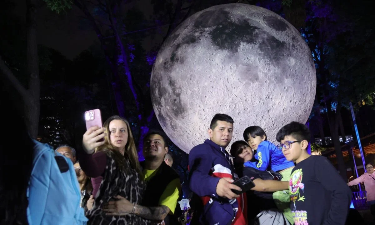 La Luna baja a Paseo de la Reforma para festejar la primavera