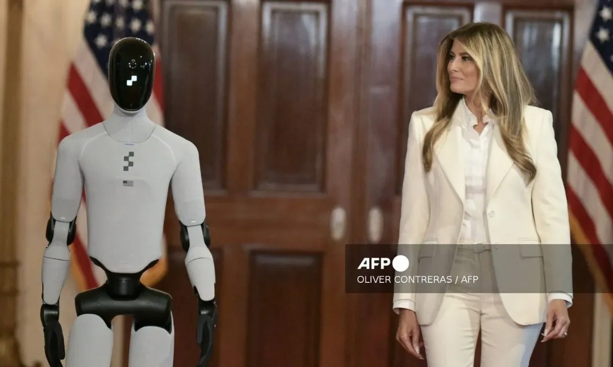 Melania Trump Figure 3