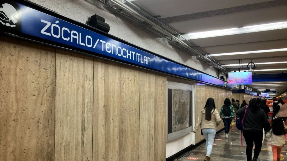 Metro concluye instalación de pasillos motorizados en Zócalo L2
