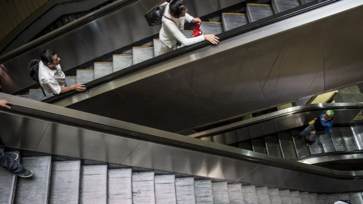 Muere hombre tras caer en estación de Metro Camarones