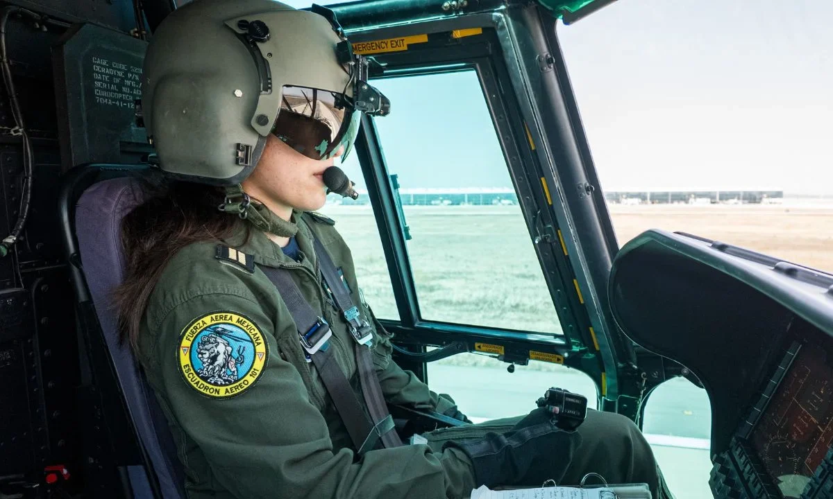 Mujeres marcan ruta y ganan altura en aviación militar