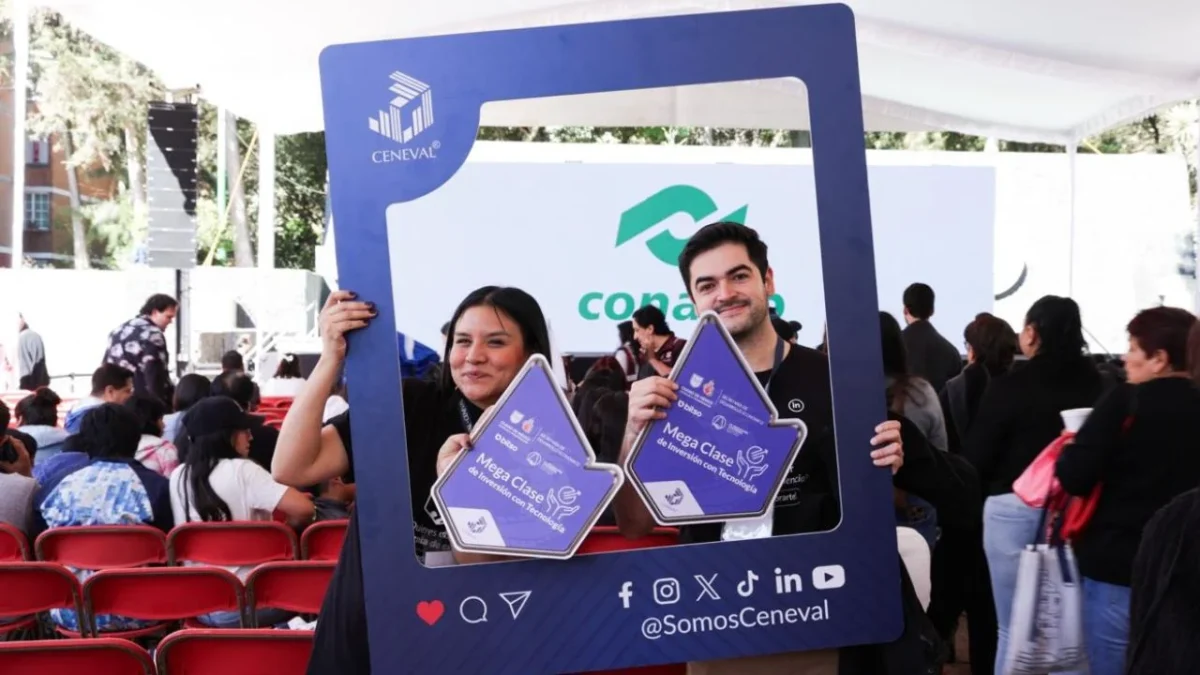 Participan más de mil personas en clase gratuita de inversiones en CDMX