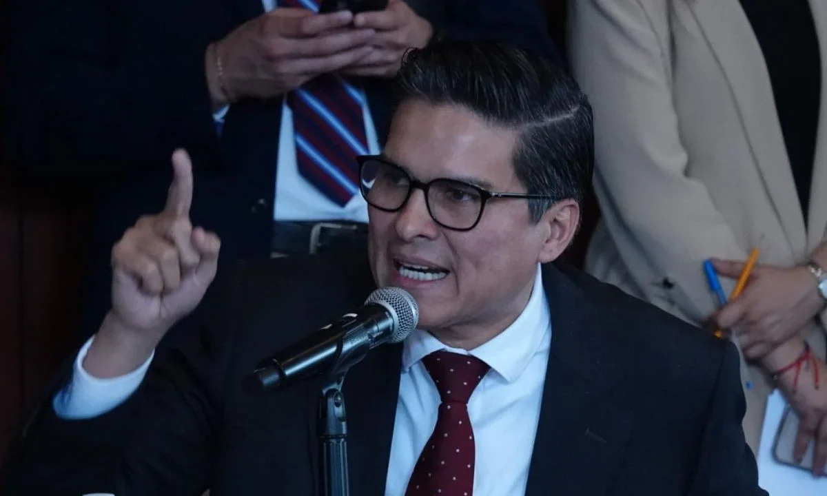 Plan B es la 'oportunidad para dejar atrás excesos', señala morenista Pável Jarero