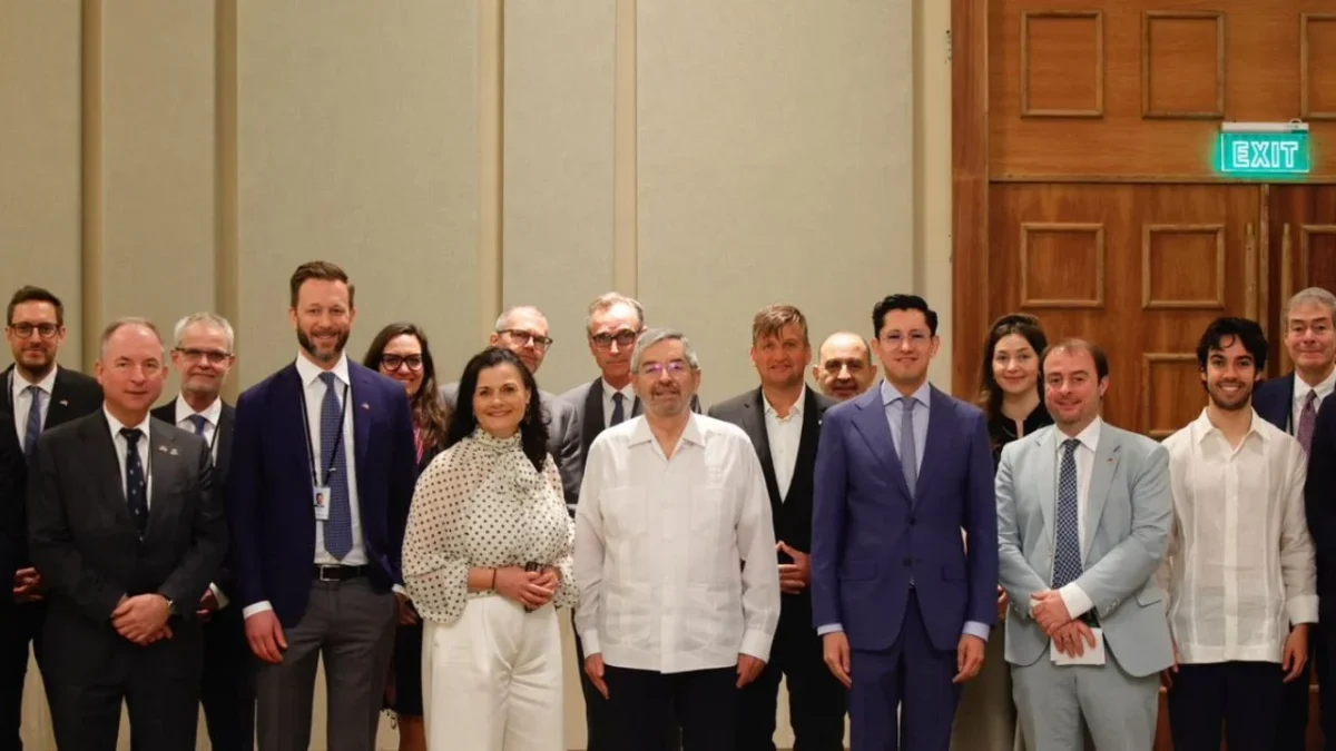Se reúne canciller Juan Ramón De la Fuente con empresarios alemanes