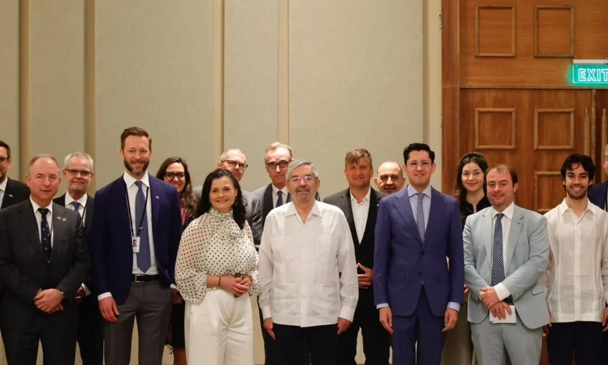 Se reúne canciller Juan Ramón De la Fuente con empresarios alemanes