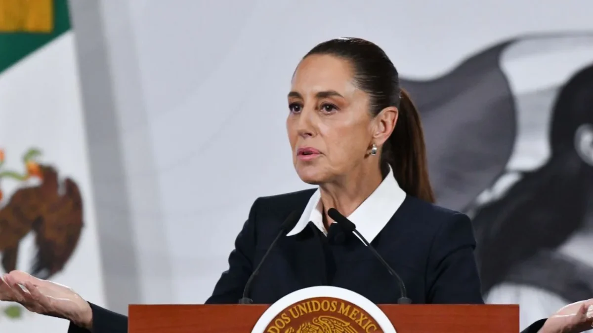 Sheinbaum prevé área para taxis de plataforma en el AICM