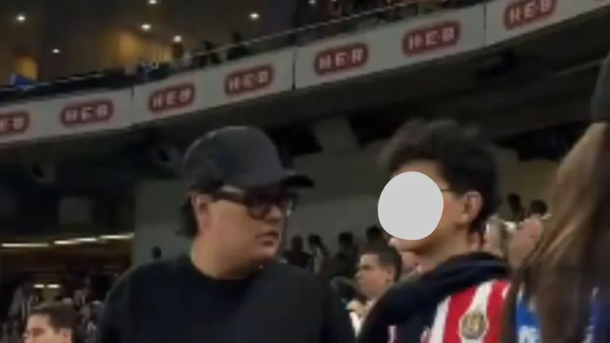 VIDEO: Chivas vs Rayados pone a fanático violento con su propio hijo