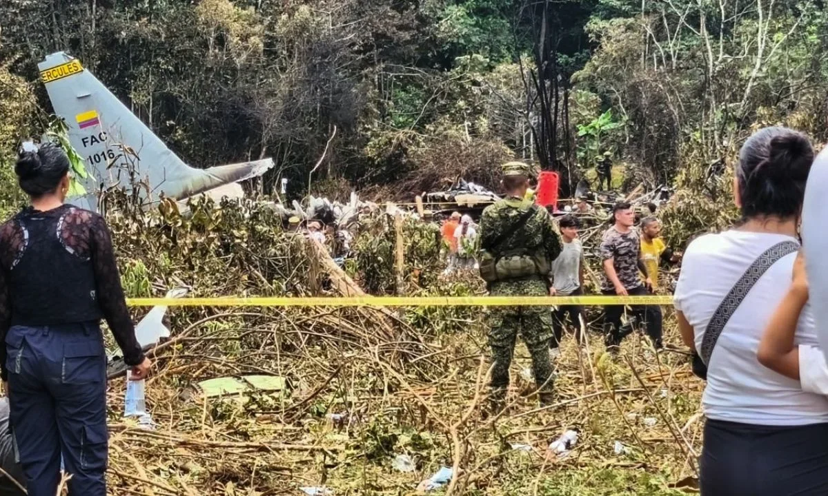El accidente de un avión militar en el suroeste de Colombia dejó 66 muertos y decenas de heridos, según Fuerzas Militares.