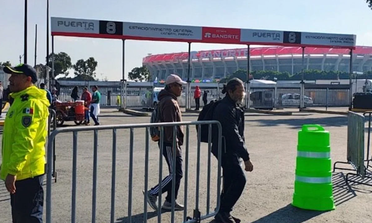 Autoridades capitalinas habilitan accesos peatonales y despliegan operativo de seguridad en el Estadio Ciudad de México y el Zócalo para la inauguración.