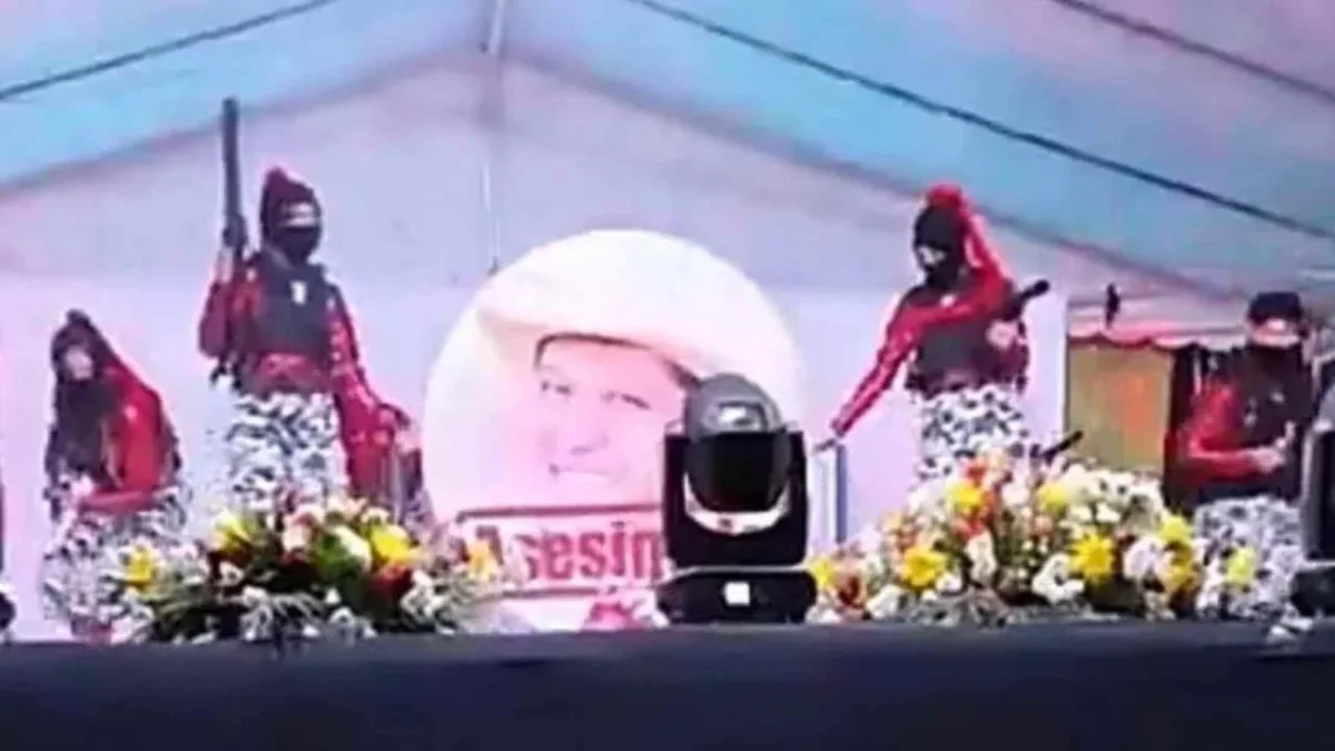 MICHOACÁN. Los jóvenes participaron en un concurso de baile, pero simularon ser sicarios.
