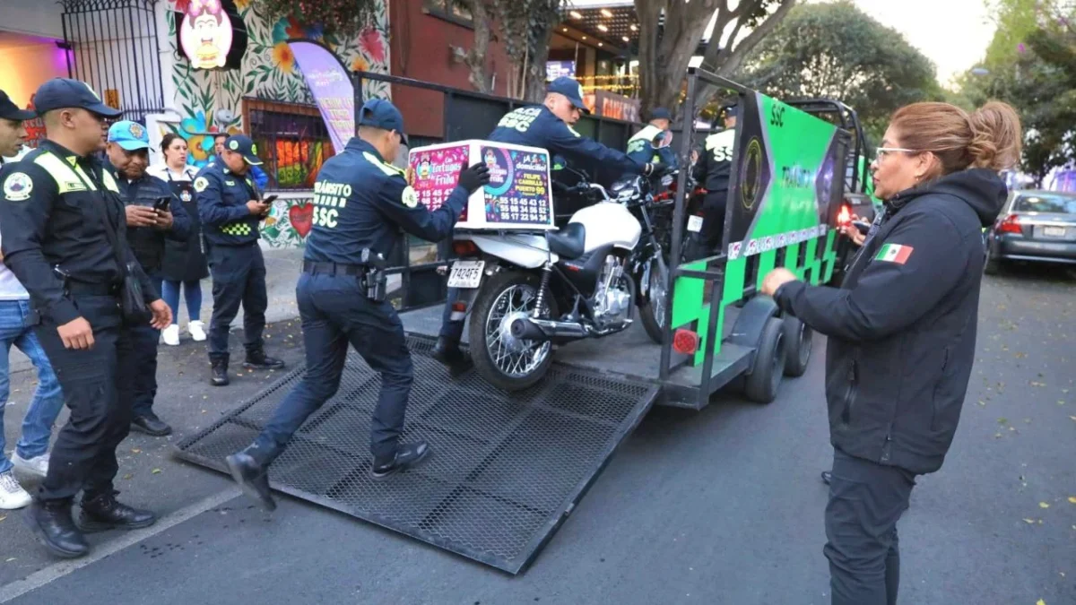 Autoridades de la alcaldía Coyoacán en coordinación con la SSC realizaron un operativo para recuperar espacios públicos.