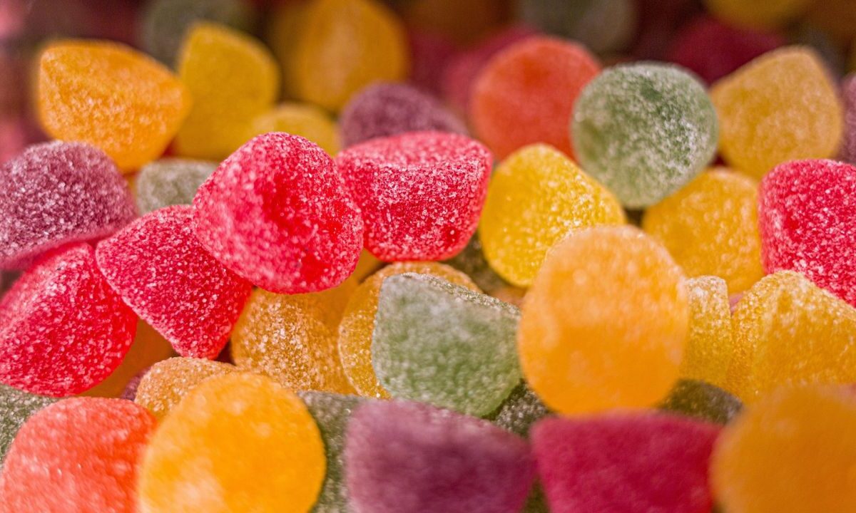 La Fiscalía de Oaxaca investiga el caso de 3 alumnos de secundaria intoxicados por presuntamente comer gomitas con drogas.