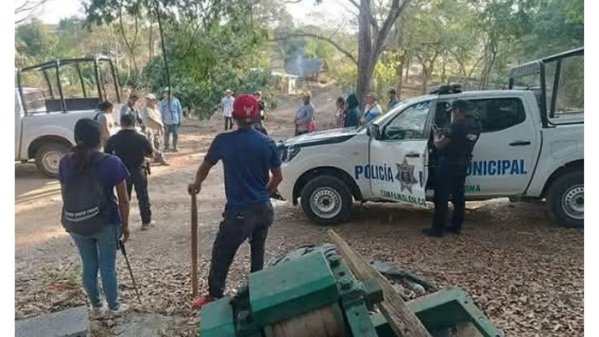 Al menos 100 familias campesinas de cuatro ranchos del municipio de Tampamolón Corona, SLP, denuncian amenazas de desalojo de sus hogares.