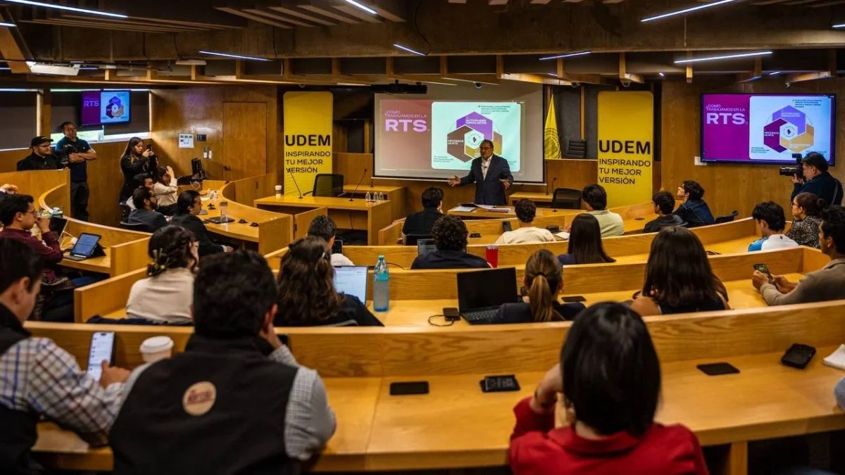 Andrés Mijes, alcalde de Escobedo, presentó a estudiantes de la UDEM el modelo de Reconstrucción del Tejido Social.