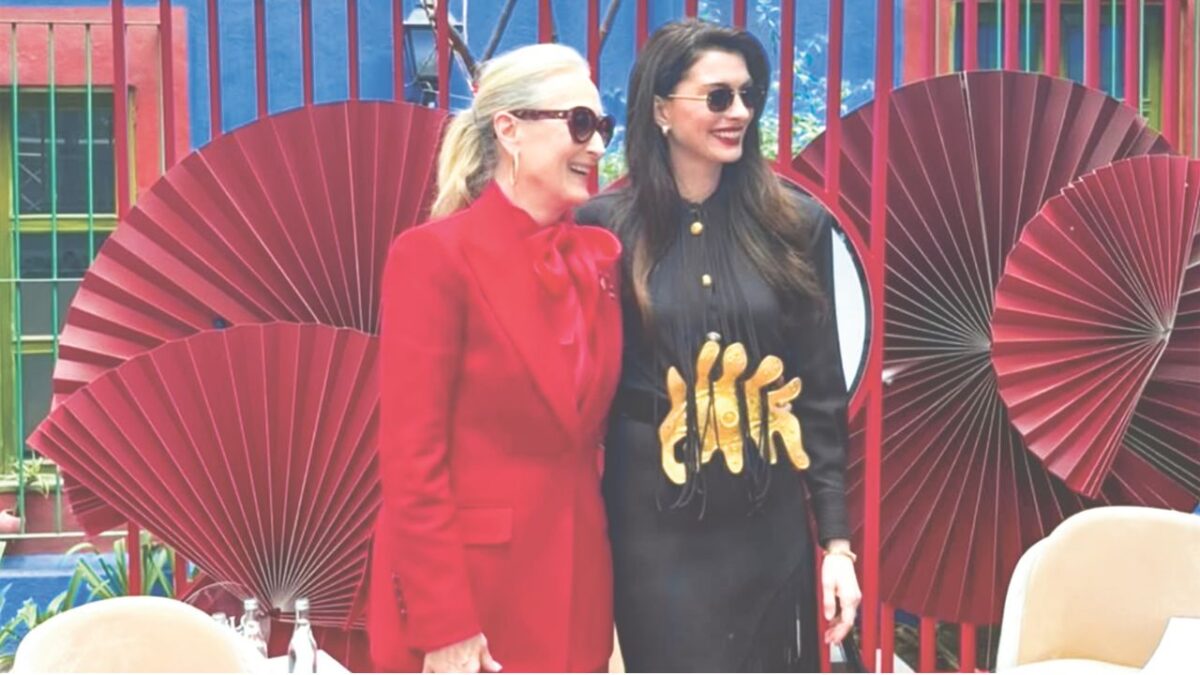 Anne Hathaway y Meryl Streep llegaron para promocionar El Diablo viste a la Moda 2, que sucede 20 años después de la primera entrega.