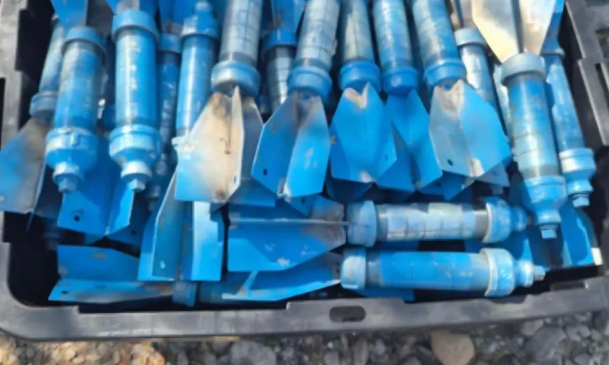 Fuerzas federales y estatales aseguraron 347 artefactos explosivos en Badiraguato, Sinaloa.