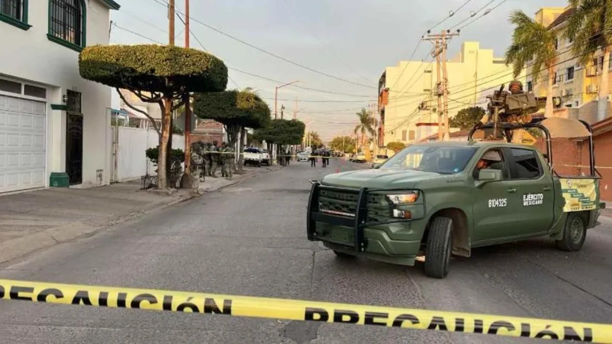 SINALOA. El cuerpo del síndico Héctor Zamudio Ríos quedó dentro de la camioneta oficial en que viajaba.