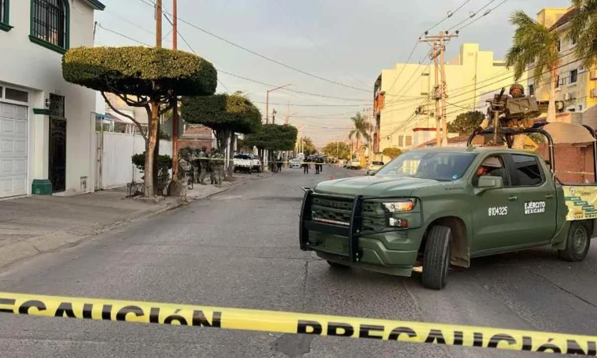 SINALOA. El cuerpo del síndico Héctor Zamudio Ríos quedó dentro de la camioneta oficial en que viajaba.
