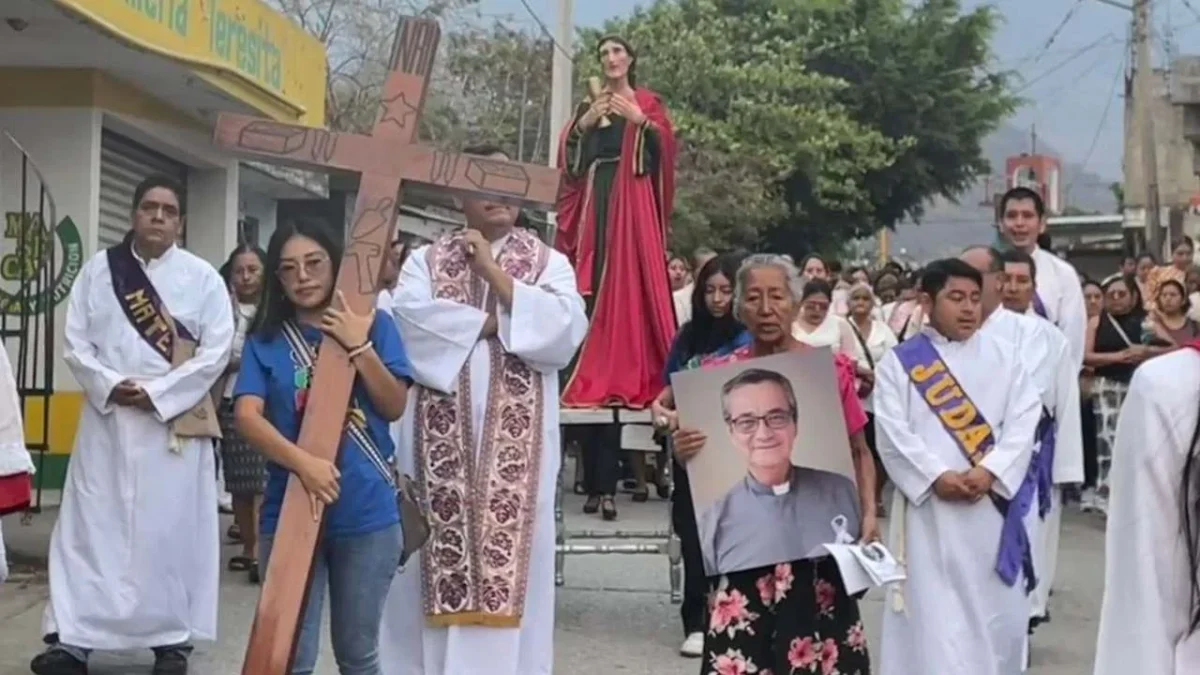 Católicos realizan “Viacrucis por la Vida” y exigen justicia por el asesinato del sacerdote Juan Manuel Zavala Madrigal en Chiapas.