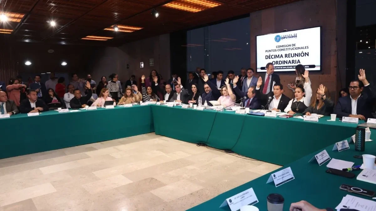 La Comisión de Puntos Constitucionales avaló y turnó al pleno de San Lázaro la reforma para quitar las pensiones doradas.