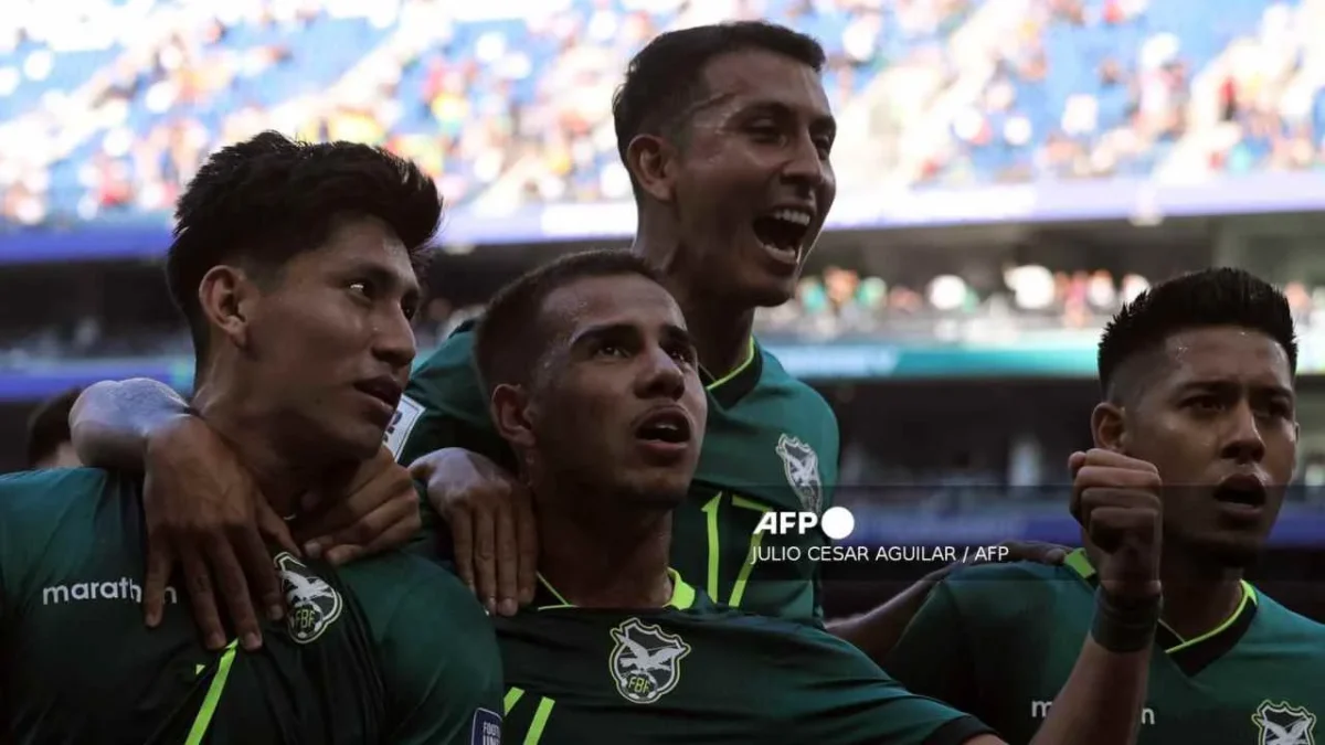 Bolivia derrotó 2-1 a Surinam, en una de las llaves del torneo clasificatoria de la FIFA; ahora buscará el boleto a la Copa del Mundo ante Irak.