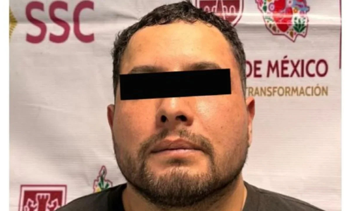 Elementos de la SSC detuvieron a Erick ‘N’, alias ‘La Besucona’ tras una persecución en Coyoacán; le aseguraron droga y cartuchos útiles.