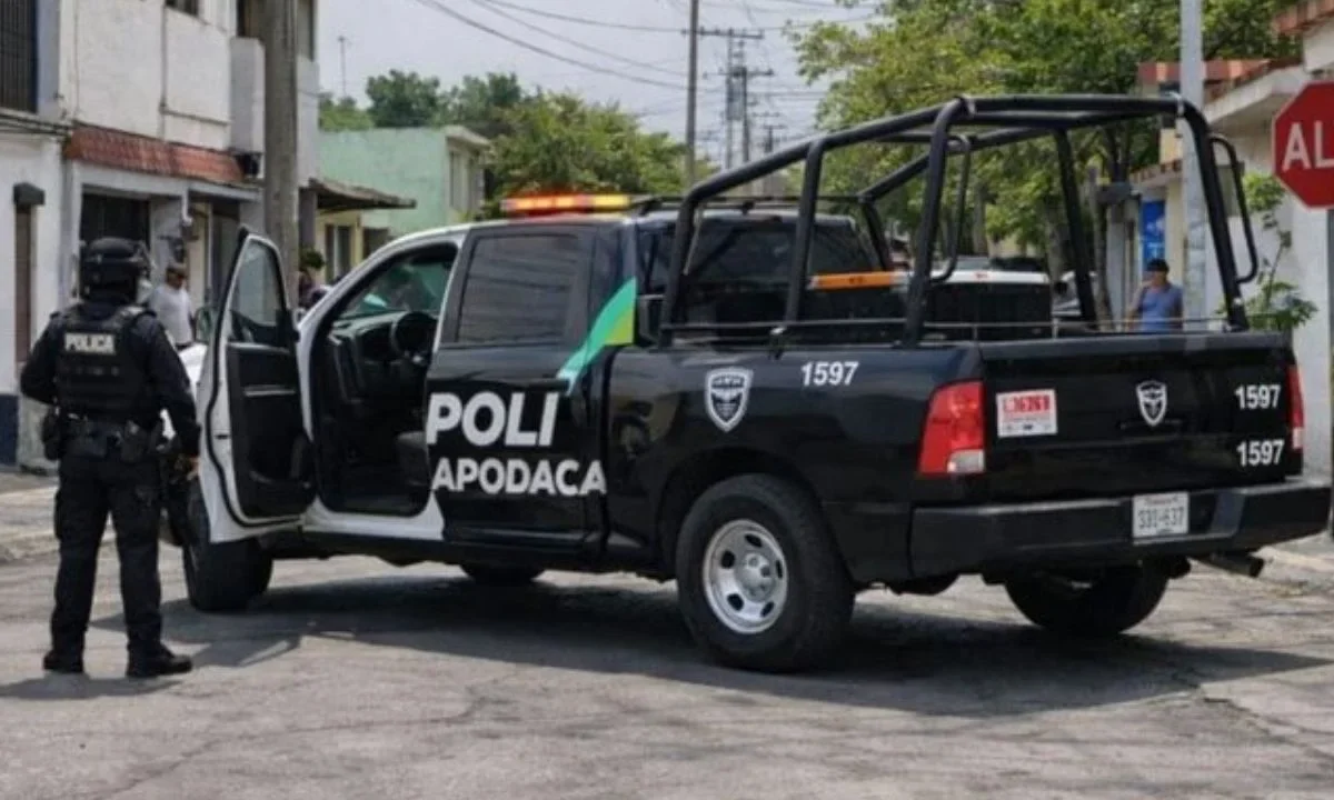 Un sujeto intentó asaltar una estética, lo descubrieron y tomó a una empleada como rehén en Apodaca, pidió comida y un auto para huir.