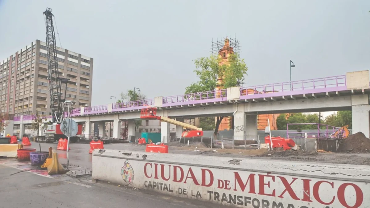 Los trabajos de construcción de la Calzada elevada de Tlalpan se realizan noche y día, para tenerlos en la fecha programada y evitar sanciones, dicen los obreros.