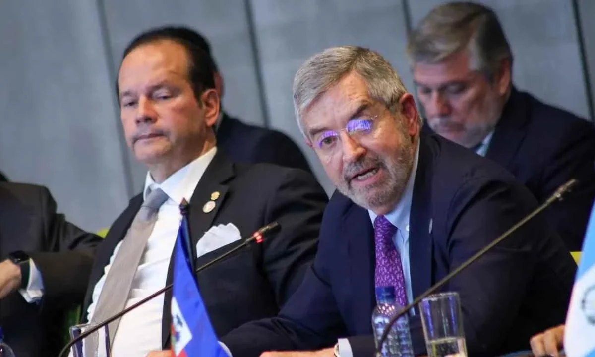 El canciller Juan Ramón de la Fuente pugna por una mayor solidaridad entre países de América Latina.