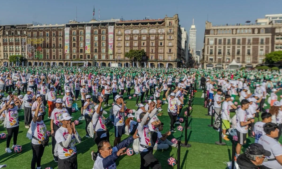 CDMX consigue récord Guinnes de 'La Clase de Futbol más Grande del Mundo'