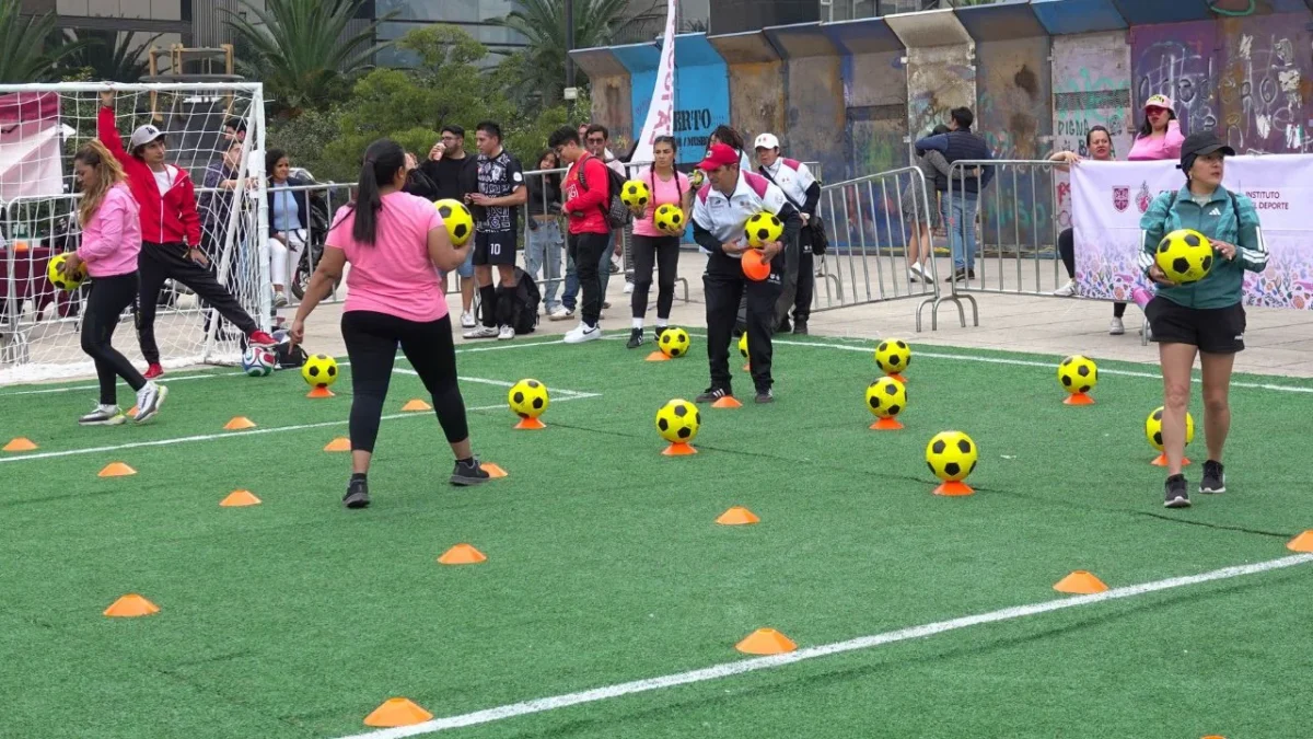CDMX espera 10 mil asistentes en la clase de futbol más grande del mundo
