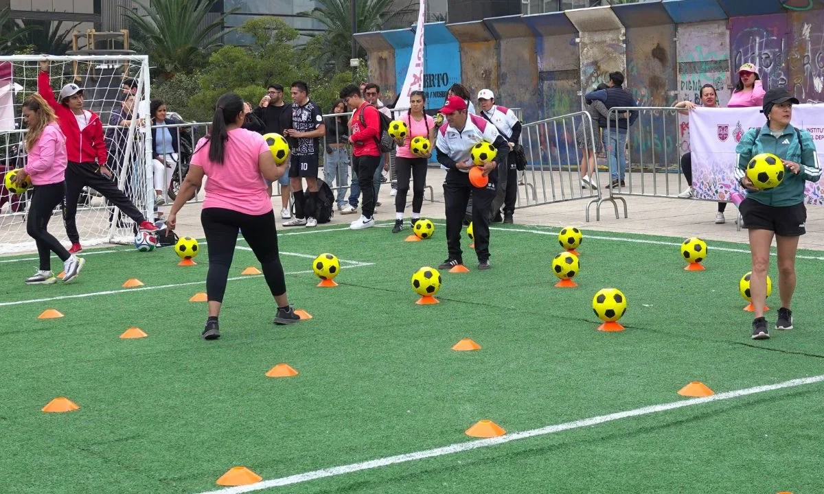 CDMX espera 10 mil asistentes en la clase de futbol más grande del mundo