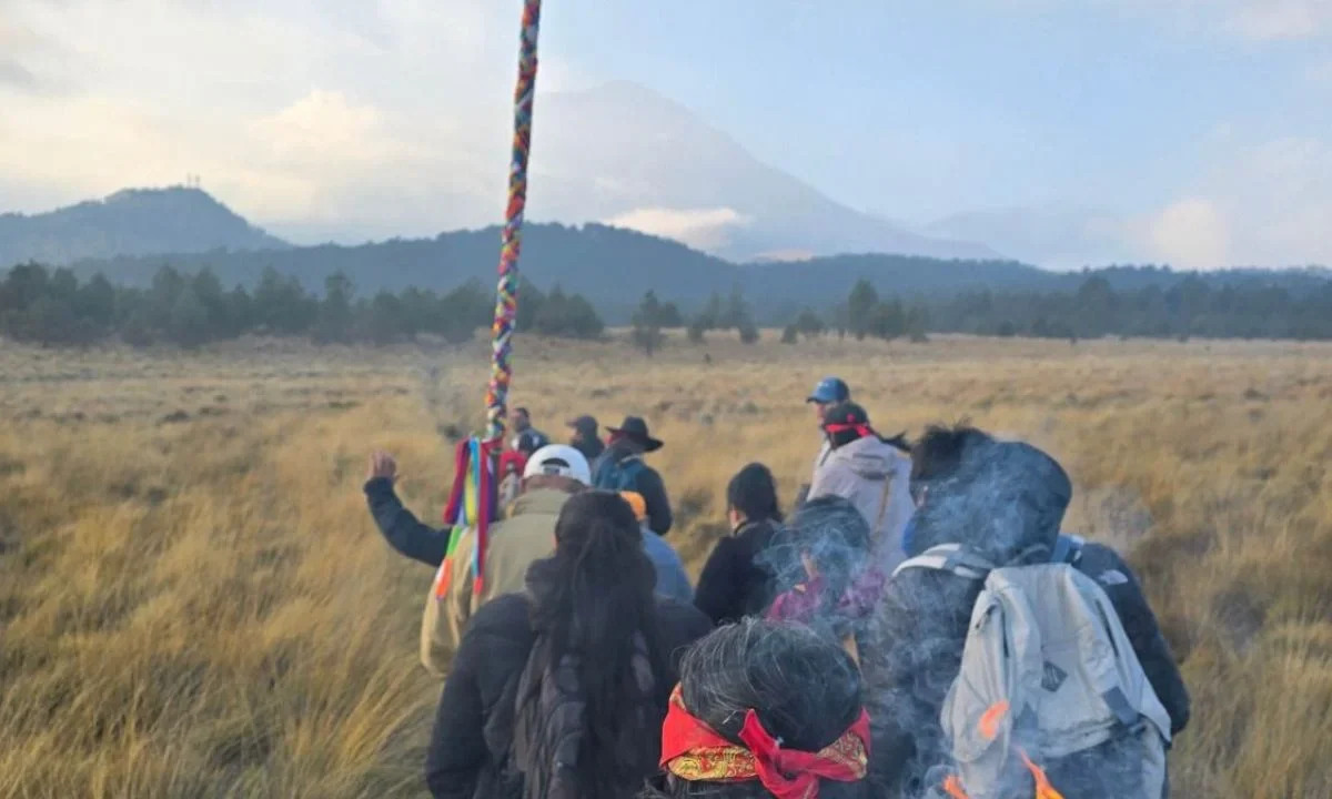 Comunidades asentadas en las faldas del volcán Popocatépetl mantienen viva una tradición emblemática, celebran cumpleaños de 'Don Goyo'.