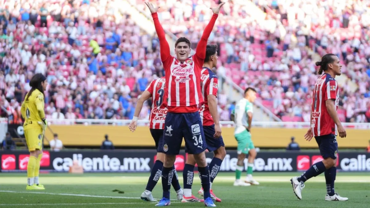 Chivas parece regresar a la pelea por el liderato, mientras que Santos, con su octava derrota, se queda con cinco unidades en el fondo.