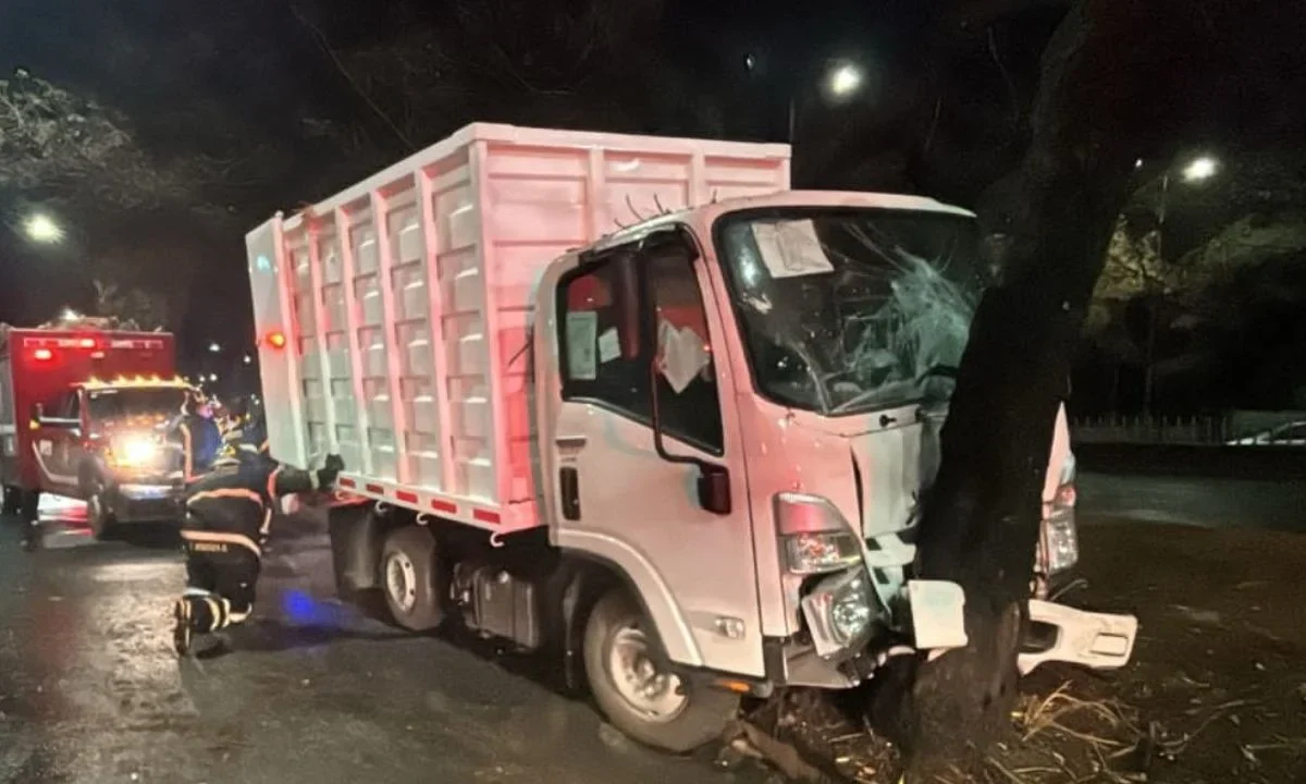 Choque en Tlalpan deja 12 trabajadores de limpieza lesionados