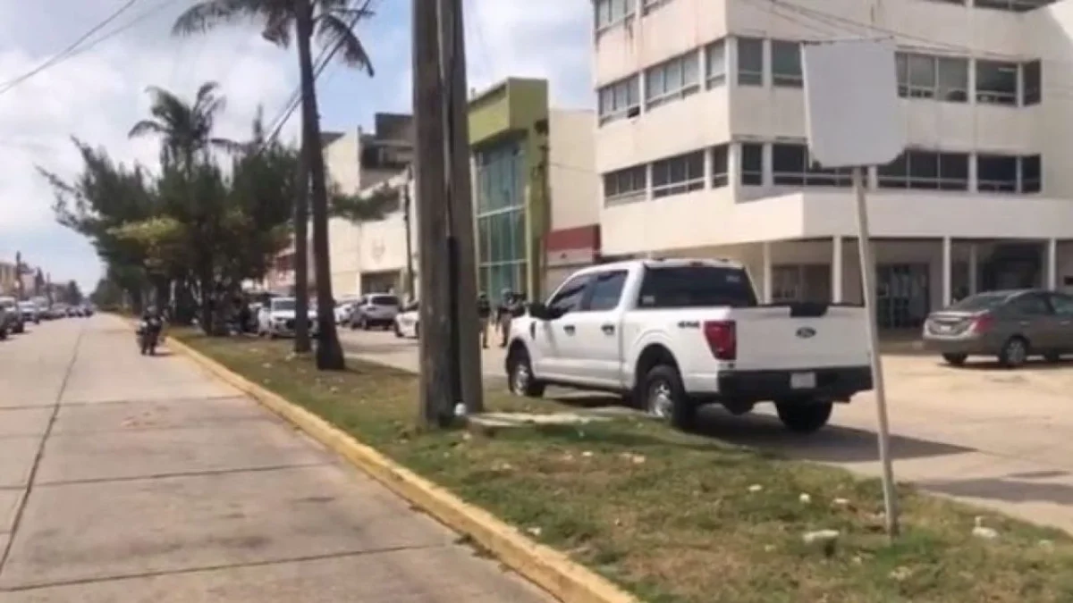 Por instrucciones del gobierno estatal, la SSP activó un operativo para localizar a los responsables del ataque armado en Coatzacoalcos.