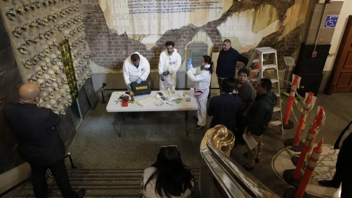 La SCJN informó que concluyeron los trabajos de restauración del mural “Un clamor por la justicia. Siete crímenes mayores”, del artista Rafael Cauduro, tras los daños ocasionados durante la manifestación en noviembre de 2025.
