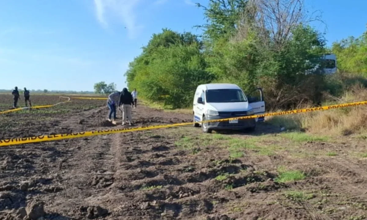 La Fiscalía de Sinaloa confirmó el hallazgo de 4 fosas en un predio ubicado en Elota, en las cuales se encontraron 2 cadáveres y 3 osamentas.