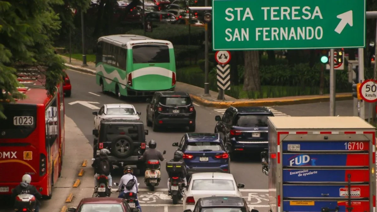 En la CDMX, la movilidad sigue marcada por la congestión, los accidentes y la falta de infraestructura segura, afirmaron diputados.