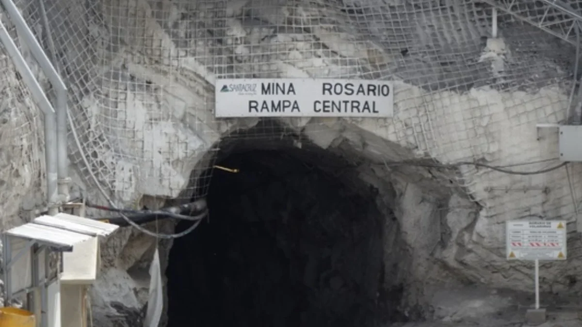 Equipos de rescate continúan labores ininterrumpidas tras el colapso de una presa de jales en la mina Santa Fe, en El Rosario, Sinaloa.