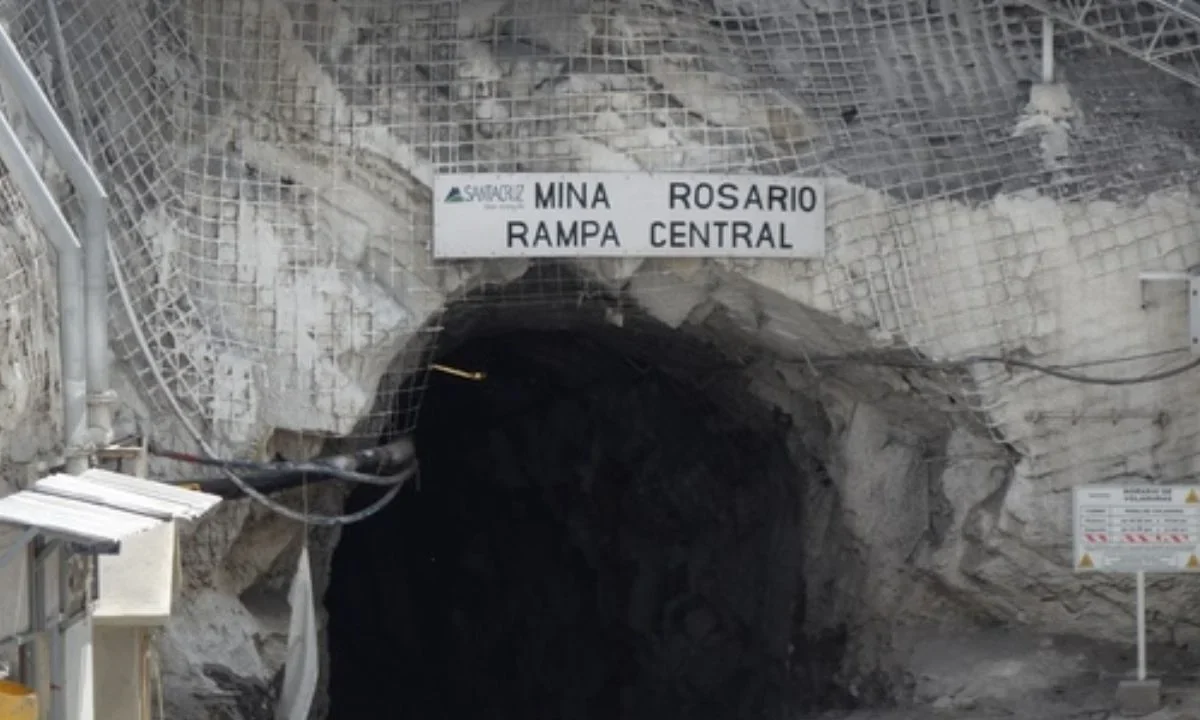 Equipos de rescate continúan labores ininterrumpidas tras el colapso de una presa de jales en la mina Santa Fe, en El Rosario, Sinaloa.