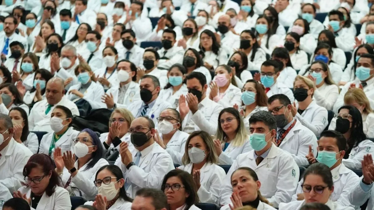 Sheinbaum calificó como histórica la contratación de más de 14 mil médicos especialistas entre 2025 y 2026 para fortalecer sistema de salud.