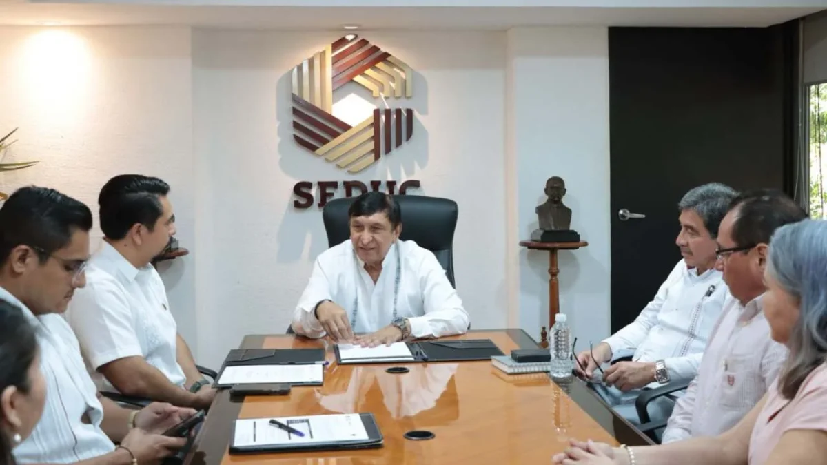 Convocan a docentes en servicio activo a sumarse contra el analfabetismo en el estado de Campeche.