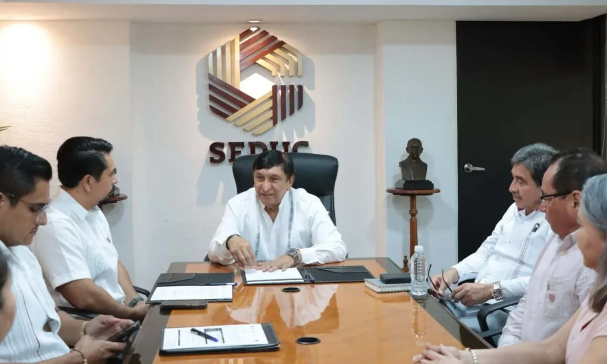 Convocan a docentes en servicio activo a sumarse contra el analfabetismo en el estado de Campeche.