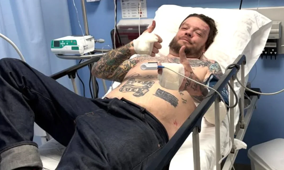 El conductor Corey Harrison asegura haber gastado casi toda su fortuna en cuentas de hospital en México tras el accidente que sufrió en Tulum.