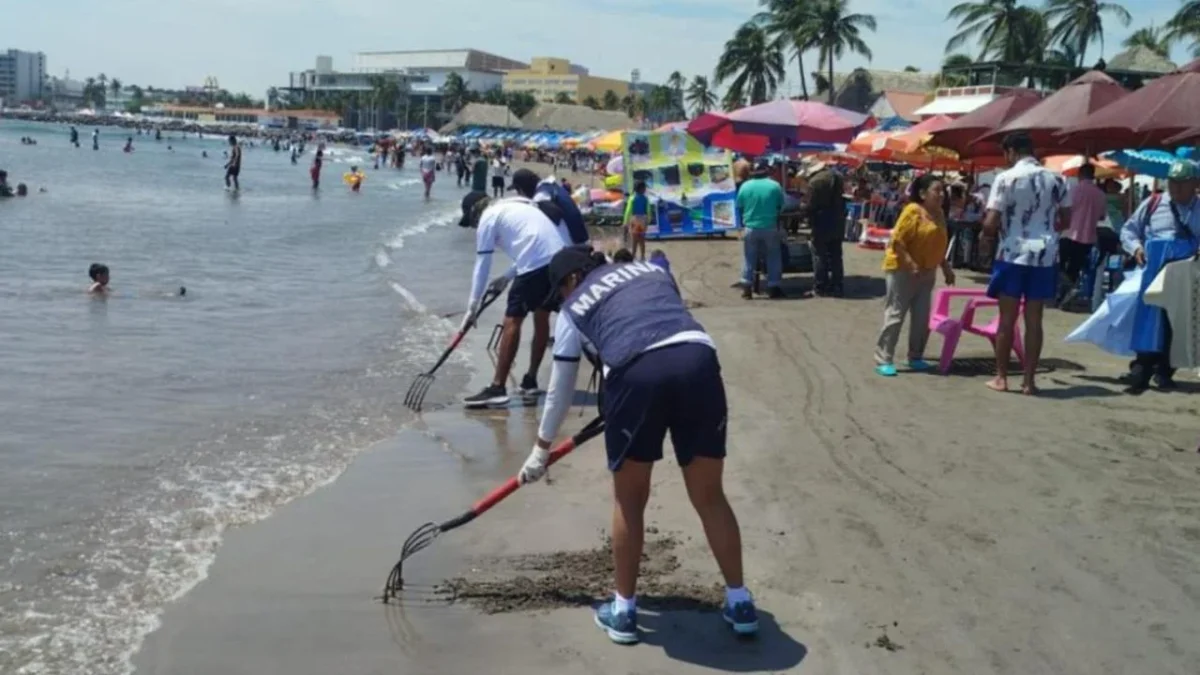 Entre el derrame de hidrocarburo y la presencia de sargazo, 4 destinos en México se ven impactados en plena Semana Santa.