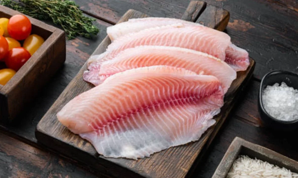 El filete de tilapia es uno de los pescados más consumidos durante la Cuaresma en México; la Profeco monitoreó sus precios en distintas ciudades para orientar a los consumidores sobre sus costos mínimos y máximos.