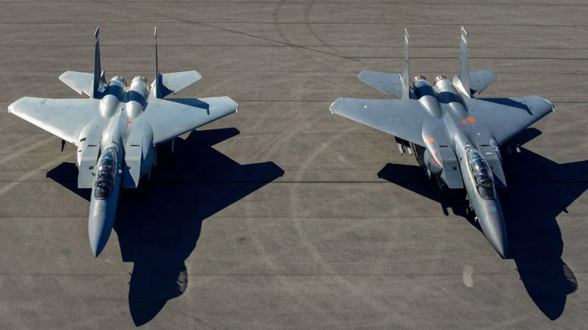 Por error, las defensas aéreas de Kuwait derribaron tres aviones de combate de EU, los tripulantes salieron eyectados a tiempo.