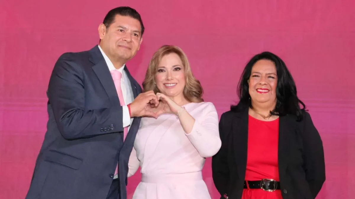 Durante el primer informe de labores de la presidenta del Patronato del SEDIF, se resaltó la atención a las familias.