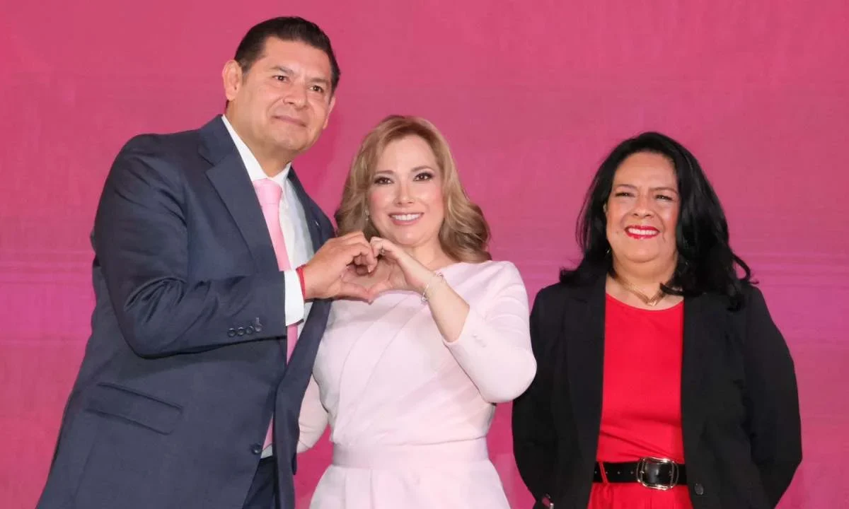 Durante el primer informe de labores de la presidenta del Patronato del SEDIF, se resaltó la atención a las familias.